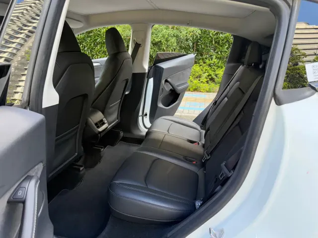 Tesla Model Y — Фото автомобиля 12