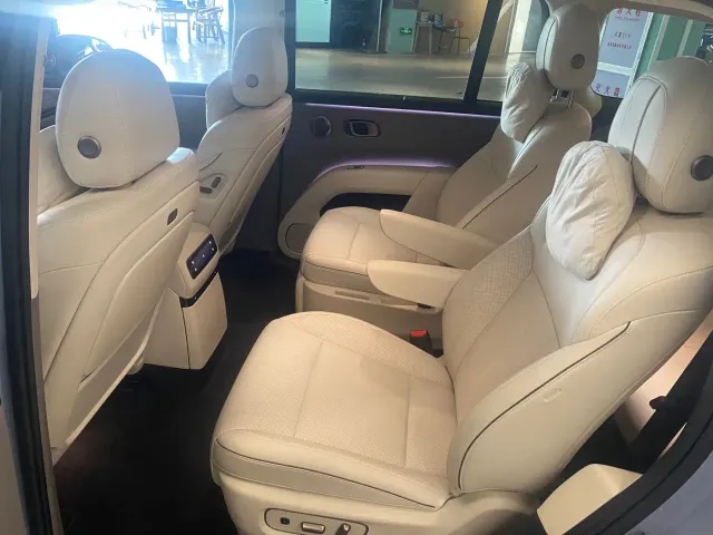 Li Auto i8 — Фото автомобиля 8