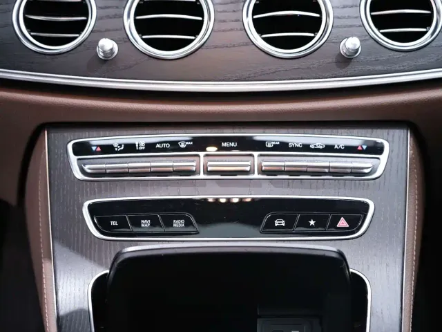 Mercedes-Benz E-Class — Фото автомобиля 25