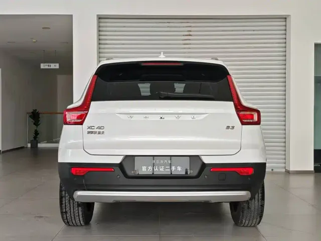 Volvo XC40 — Фото автомобиля 7