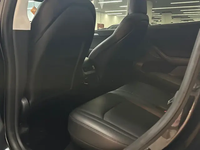 Tesla Model Y — Фото автомобиля 11