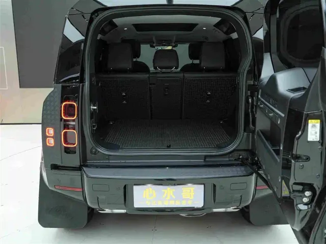 Land Rover Defender — Фото автомобиля 23