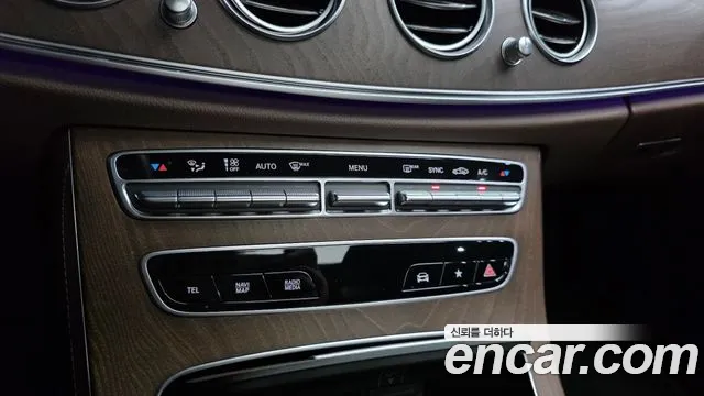 Mercedes-Benz E-Class — Фото автомобиля 26