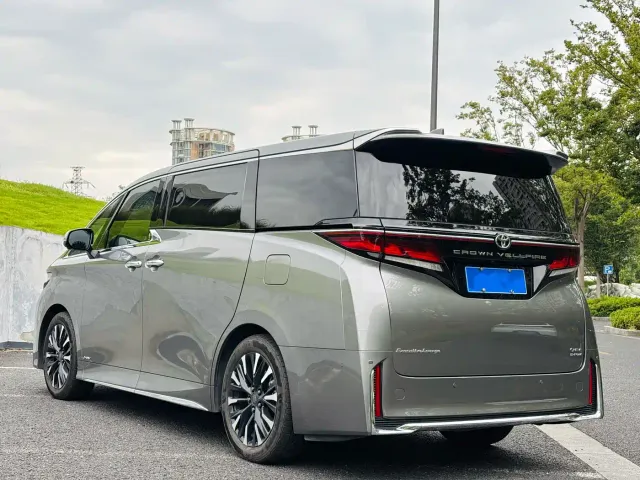 Toyota Vellfire — Фото автомобиля 6