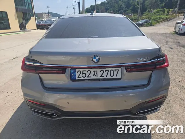 BMW 7-Series — Фото автомобиля 8