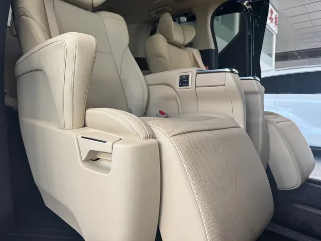 Toyota Alphard — Фото автомобиля 11