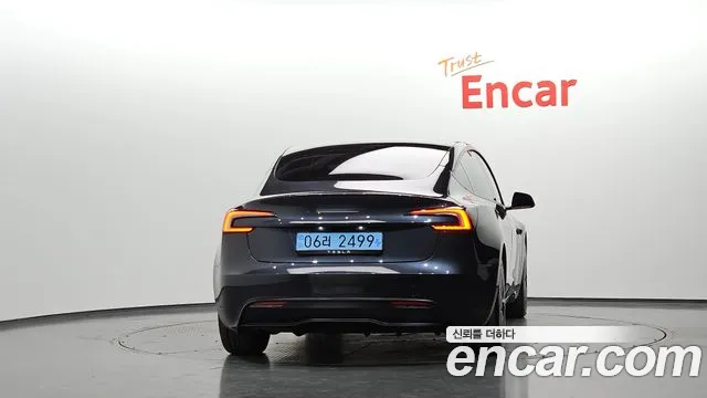 Tesla Model 3 — Фото автомобиля 4