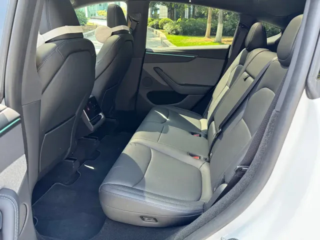 Tesla Model Y — Фото автомобиля 7