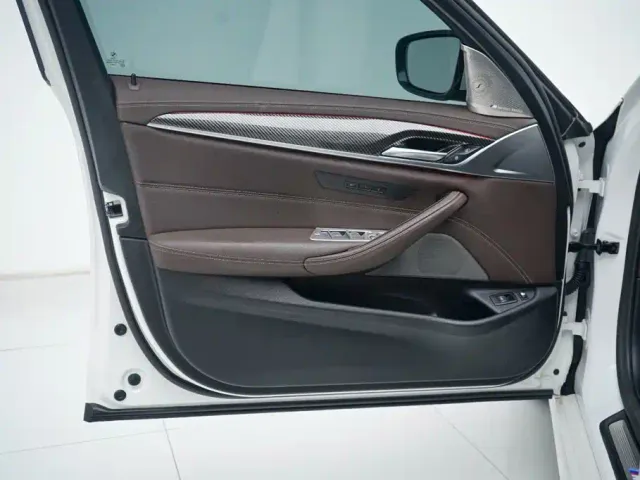 BMW 5 Series — Фото автомобиля 14