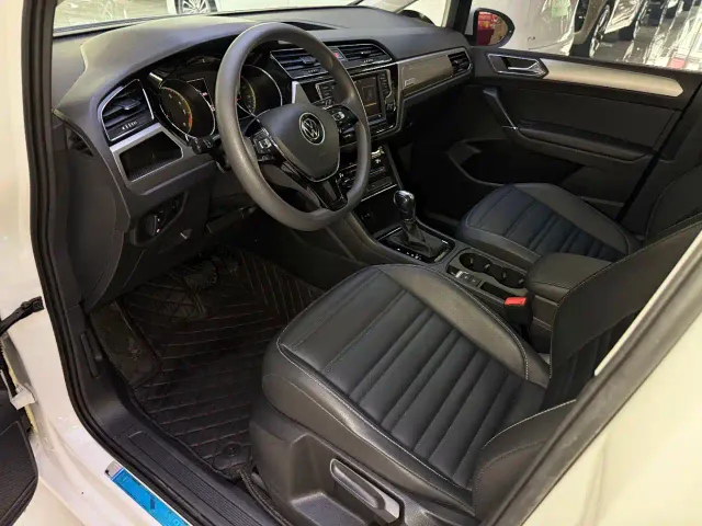Volkswagen Touran 2021 Touran L 280TSI DSG Comfort Edition 7-seater — Фото автомобиля 7