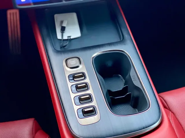 Xiaomi SU7 — Фото автомобиля 19