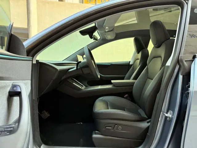 Tesla Model Y — Фото автомобиля 9