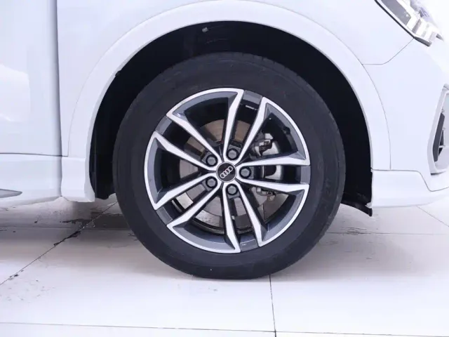 Audi Q3 — Фото автомобиля 6