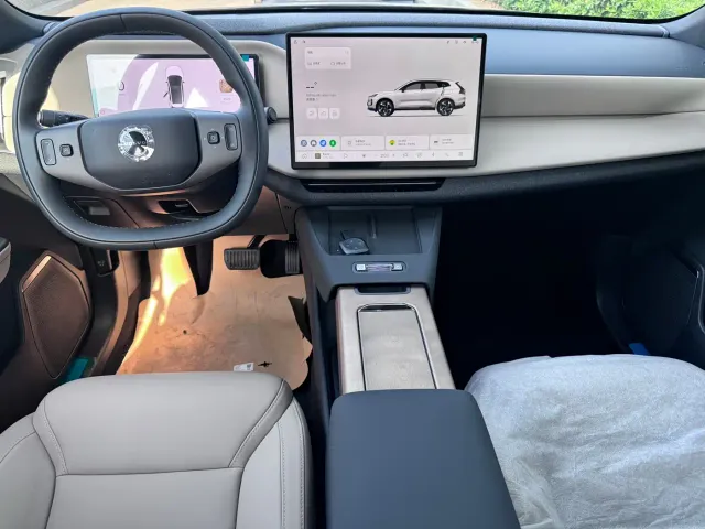 Volvo XC70 Plug-in Hybrid — Фото автомобиля 6