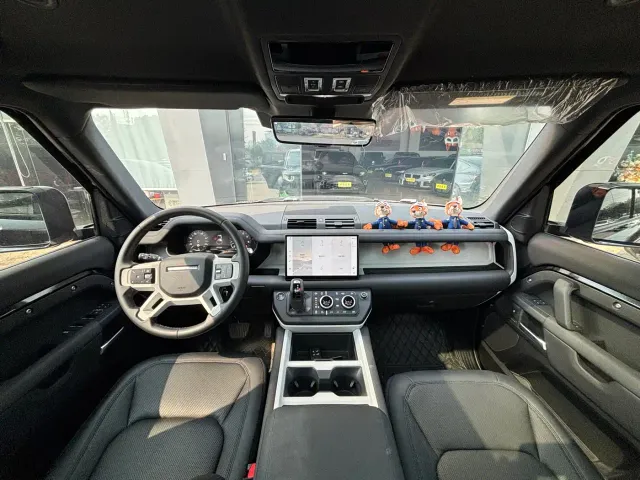Land Rover Defender — Фото автомобиля 9