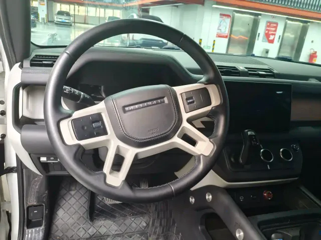 Land Rover Defender — Фото автомобиля 4