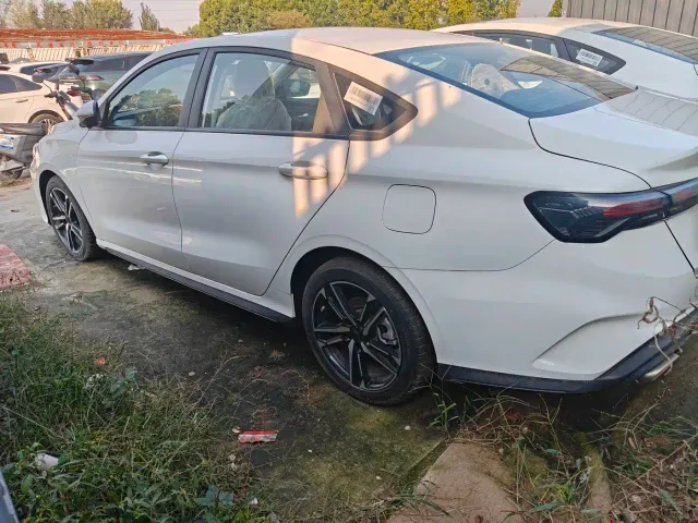 Geely Binrui — Фото автомобиля 8