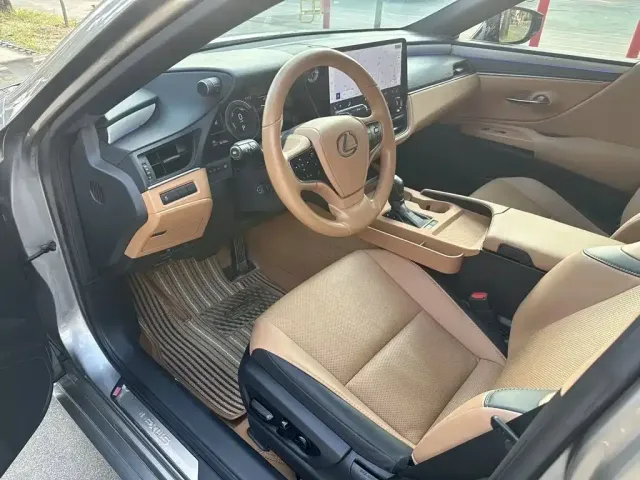 Lexus Lexus ES 2025 300h Ultimate Edition — Фото автомобиля 5