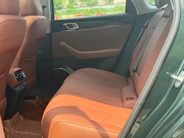 Geely Emgrand — Фото автомобиля 11