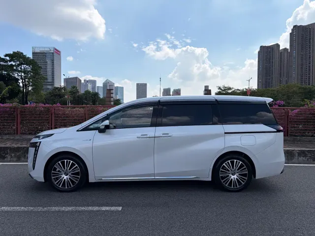GAC Trumpchi E8 — Фото автомобиля 3