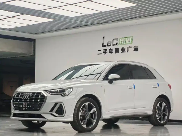 Фотография автомобиля — Audi Q3