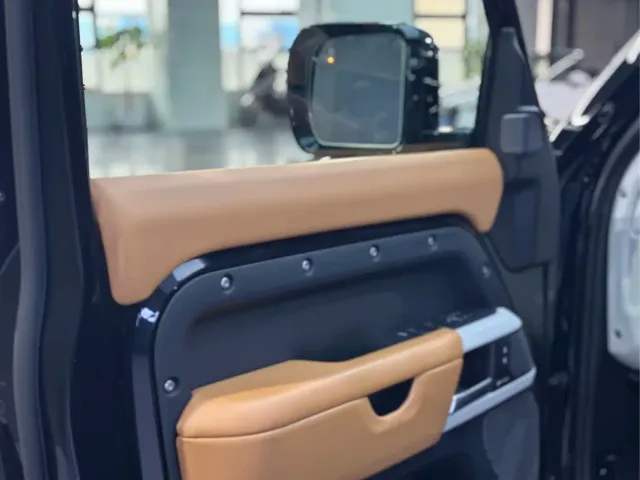 Land Rover Defender — Фото автомобиля 5