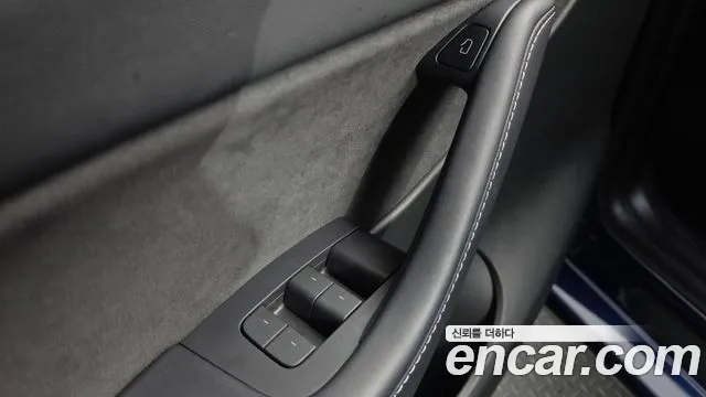 Tesla Model Y — Фото автомобиля 27