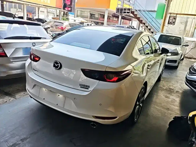 Mazda Axela — Фото автомобиля 6
