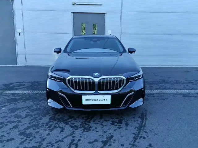 BMW i5 — Фото автомобиля 2