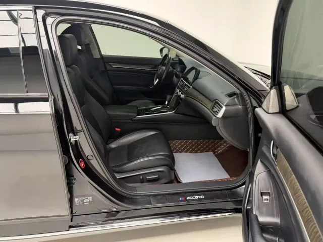 Honda Accord — Фото автомобиля 12