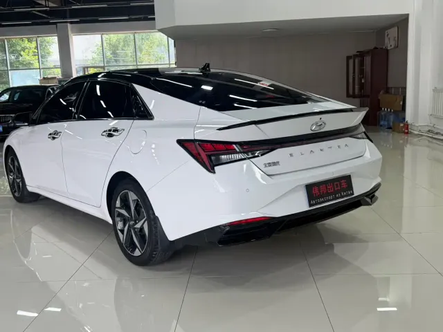 Hyundai Elantra — Фото автомобиля 4