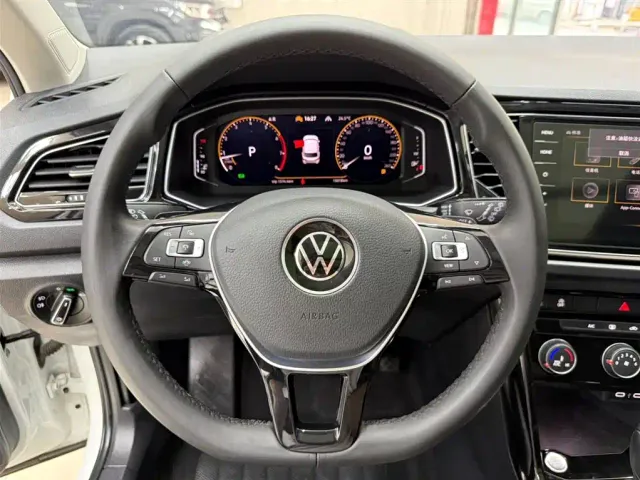 Volkswagen T-Roc — Фото автомобиля 11