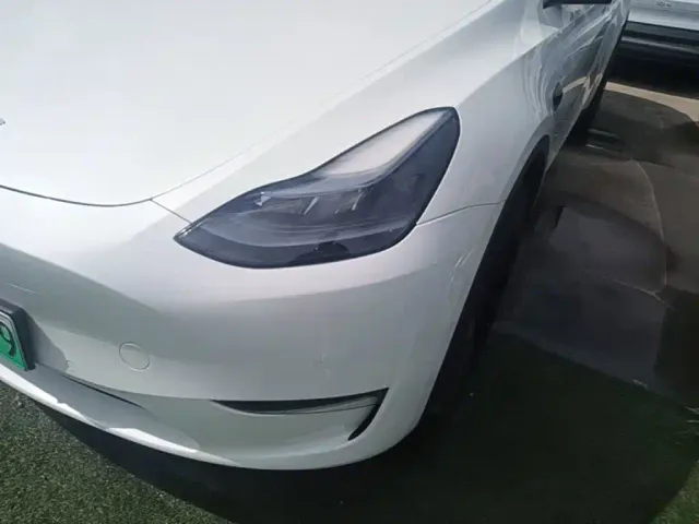 Tesla Model Y — Фото автомобиля 23
