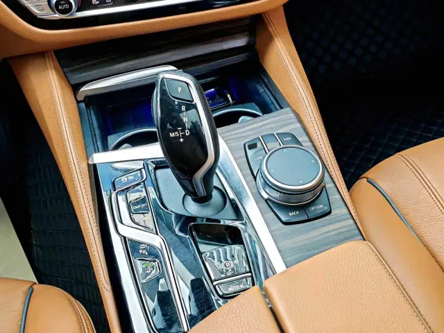 BMW 6 Series Gran Turismo — Фото автомобиля 11