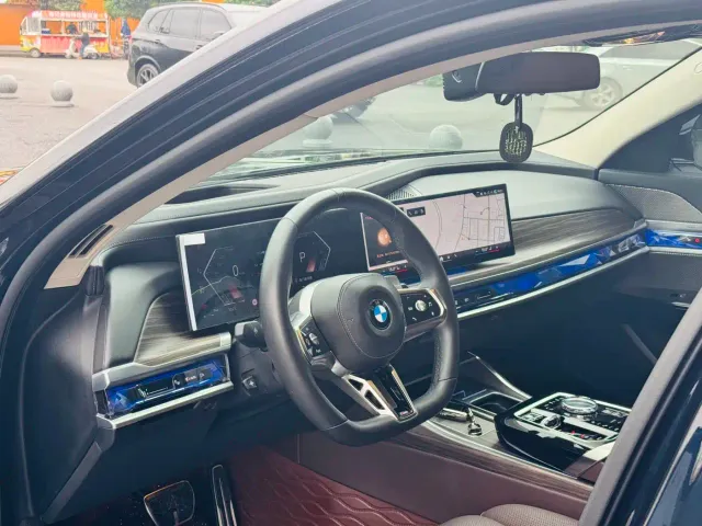 BMW 7 Series — Фото автомобиля 14