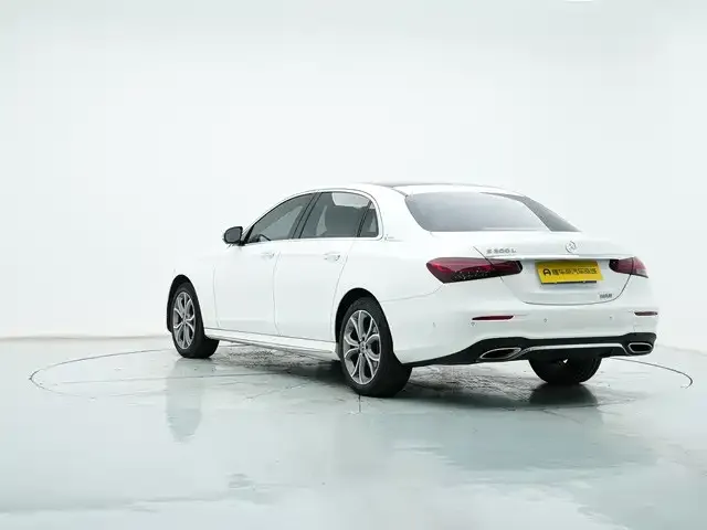 Mercedes-Benz E-Class — Фото автомобиля 5