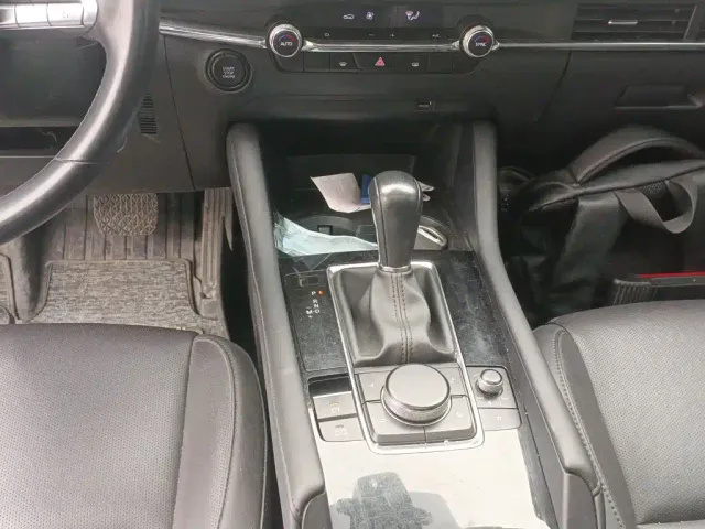 Mazda Axela — Фото автомобиля 9