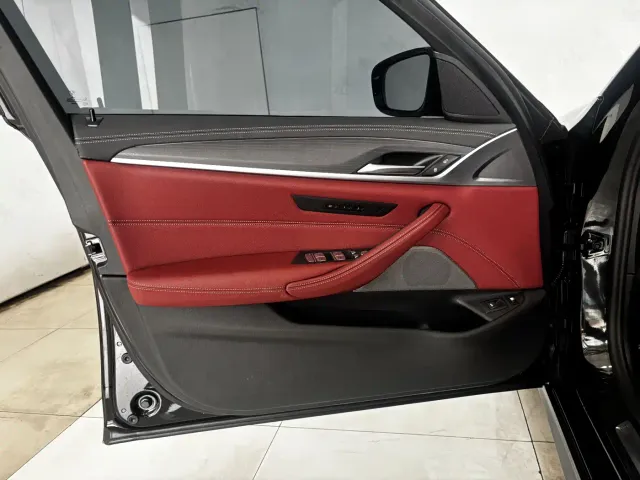 BMW 5 Series — Фото автомобиля 10