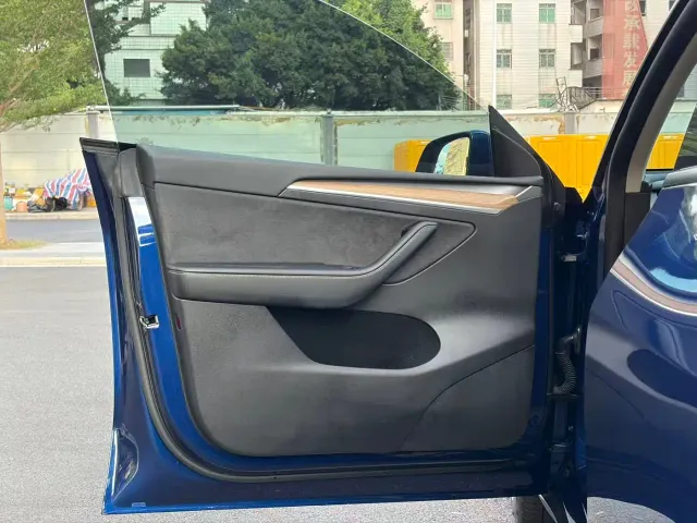Tesla Model Y — Фото автомобиля 6