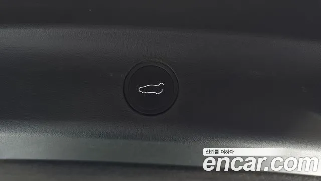 Tesla Model Y — Фото автомобиля 30