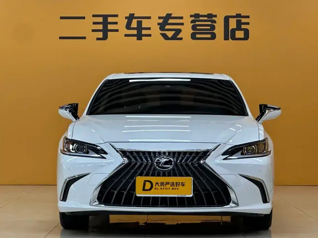 Lexus ES — Фото автомобиля 2