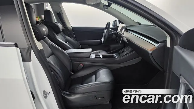Tesla Model Y — Фото автомобиля 16