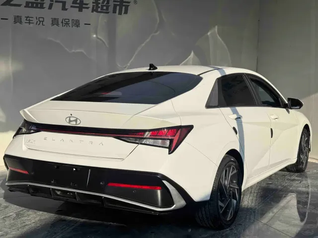 Hyundai Elantra — Фото автомобиля 6