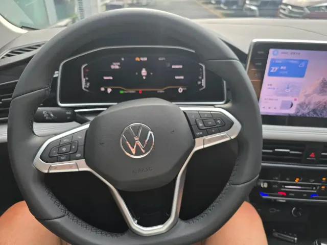 Volkswagen Tiguan L — Фото автомобиля 18