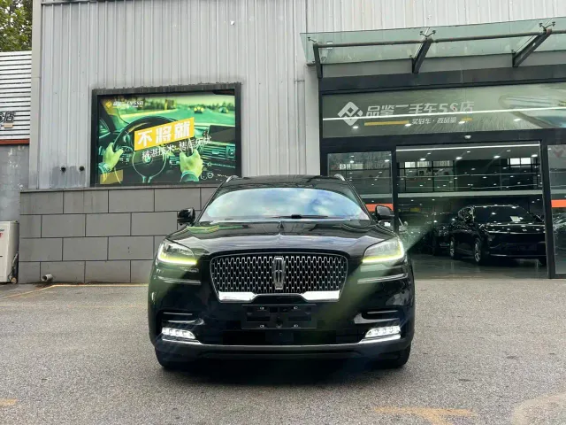 Lincoln Aviator — Фото автомобиля 4