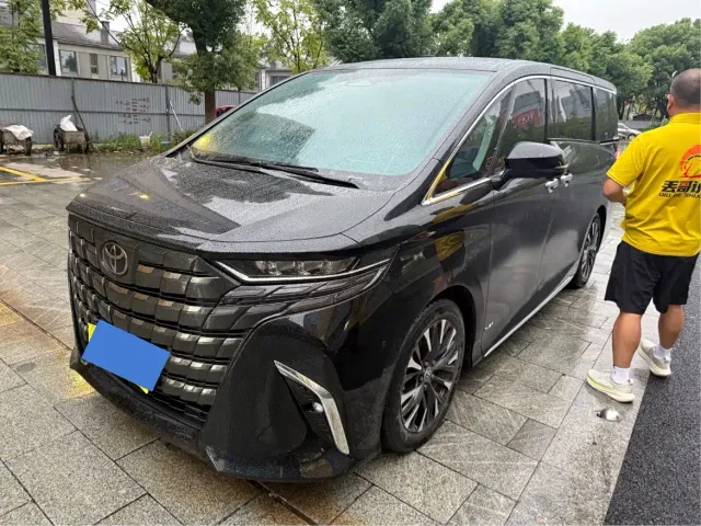 Toyota Alphard — Фото автомобиля 3