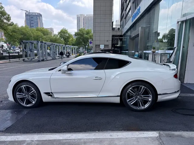 Bentley Continental — Фото автомобиля 3