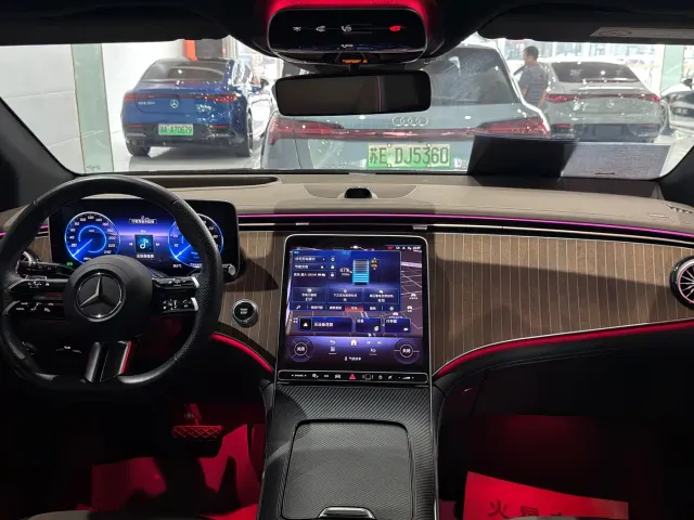 Mercedes-Benz EQE SUV — Фото автомобиля 11