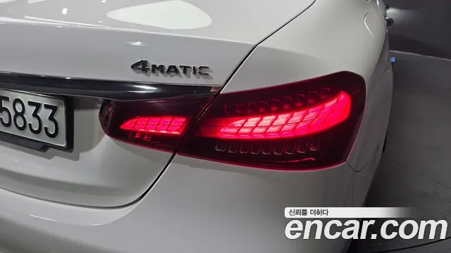 Mercedes-Benz E-Class — Фото автомобиля 18