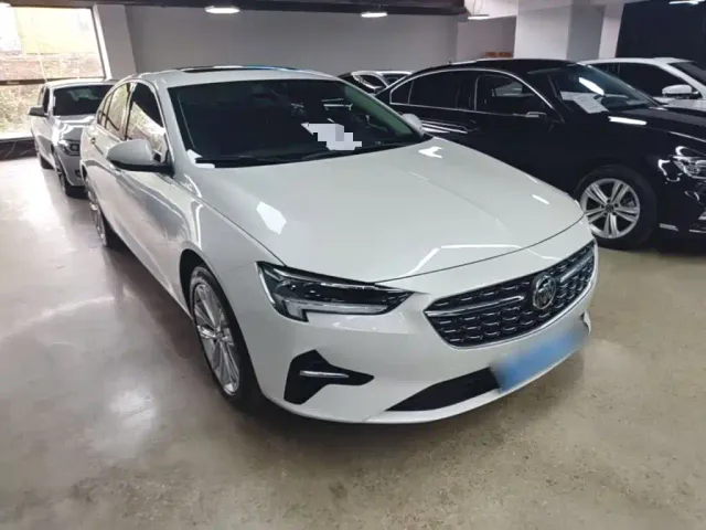 Buick Regal — Фото автомобиля 3
